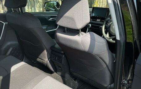 Toyota RAV4, 2019 год, 3 350 000 рублей, 21 фотография