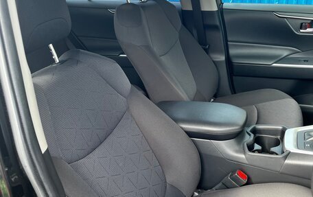 Toyota RAV4, 2019 год, 3 350 000 рублей, 24 фотография