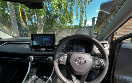 Toyota RAV4, 2019 год, 3 350 000 рублей, 27 фотография