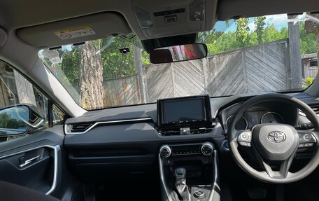 Toyota RAV4, 2019 год, 3 350 000 рублей, 28 фотография