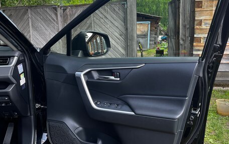 Toyota RAV4, 2019 год, 3 350 000 рублей, 23 фотография