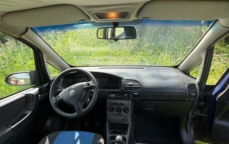 Opel Zafira A рестайлинг, 2003 год, 300 000 рублей, 11 фотография