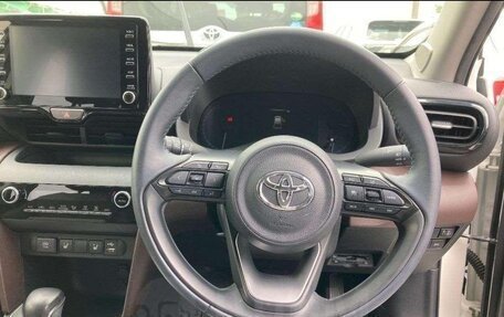 Toyota Yaris Cross, 2021 год, 1 730 000 рублей, 3 фотография