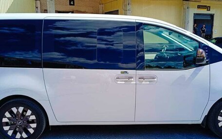 Hyundai Staria, 2022 год, 5 500 000 рублей, 3 фотография