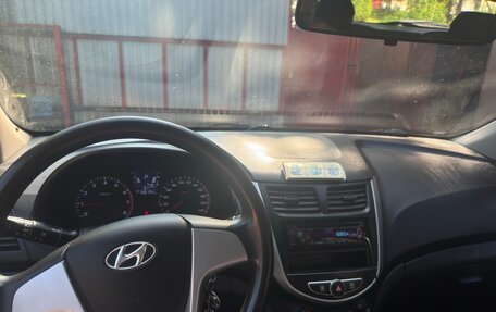 Hyundai Solaris II рестайлинг, 2011 год, 1 020 000 рублей, 6 фотография
