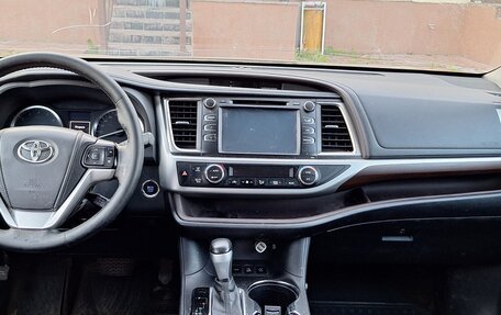 Toyota Highlander III, 2014 год, 2 640 000 рублей, 5 фотография