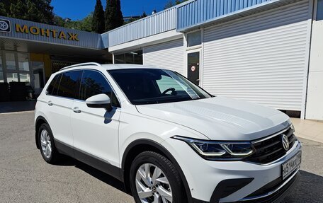 Volkswagen Tiguan II, 2021 год, 3 390 000 рублей, 3 фотография