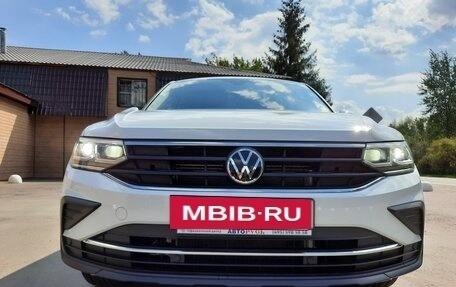 Volkswagen Tiguan II, 2021 год, 3 390 000 рублей, 10 фотография