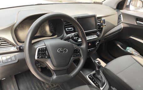Hyundai Solaris II рестайлинг, 2020 год, 1 700 000 рублей, 11 фотография