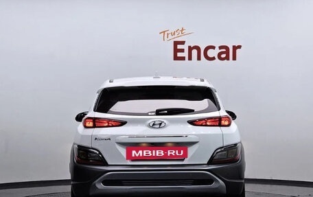 Hyundai Kona I, 2022 год, 1 600 000 рублей, 4 фотография