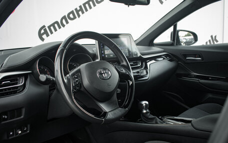 Toyota C-HR I рестайлинг, 2019 год, 2 470 000 рублей, 9 фотография