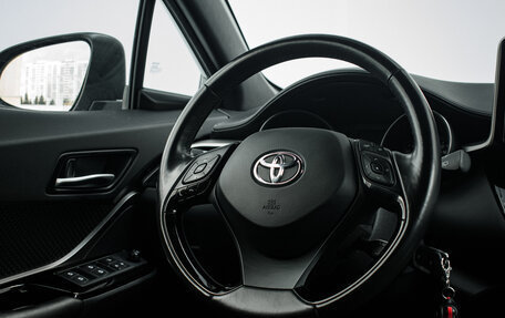 Toyota C-HR I рестайлинг, 2019 год, 2 470 000 рублей, 12 фотография