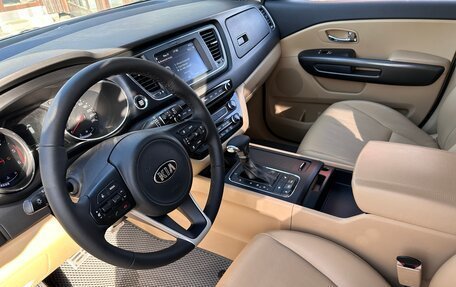KIA Carnival III, 2017 год, 2 150 000 рублей, 14 фотография