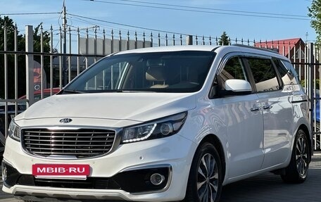 KIA Carnival III, 2017 год, 2 150 000 рублей, 3 фотография