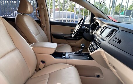 KIA Carnival III, 2017 год, 2 150 000 рублей, 28 фотография