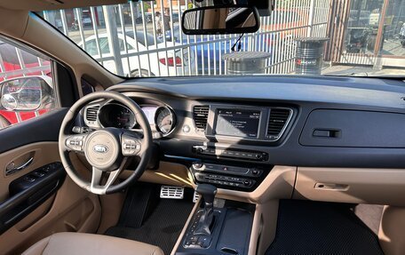 KIA Carnival III, 2017 год, 2 150 000 рублей, 23 фотография