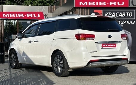 KIA Carnival III, 2017 год, 2 150 000 рублей, 4 фотография