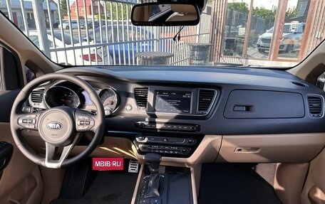 KIA Carnival III, 2017 год, 2 150 000 рублей, 24 фотография