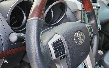 Toyota Land Cruiser Prado 150 рестайлинг 2, 2016 год, 5 000 000 рублей, 10 фотография