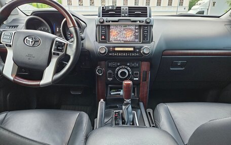 Toyota Land Cruiser Prado 150 рестайлинг 2, 2016 год, 5 000 000 рублей, 11 фотография