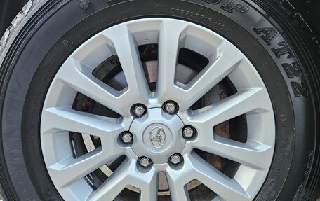 Toyota Land Cruiser Prado 150 рестайлинг 2, 2016 год, 5 000 000 рублей, 16 фотография