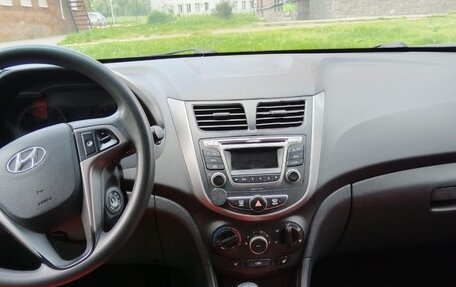 Hyundai Solaris II рестайлинг, 2015 год, 650 000 рублей, 5 фотография