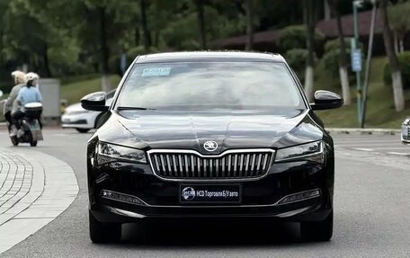 Skoda Superb III рестайлинг, 2021 год, 2 200 000 рублей, 2 фотография