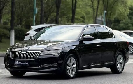 Skoda Superb III рестайлинг, 2021 год, 2 200 000 рублей, 3 фотография