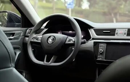 Skoda Superb III рестайлинг, 2021 год, 2 200 000 рублей, 14 фотография