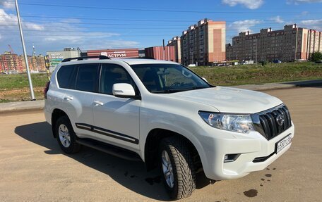 Toyota Land Cruiser Prado 150 рестайлинг 2, 2019 год, 5 700 000 рублей, 2 фотография