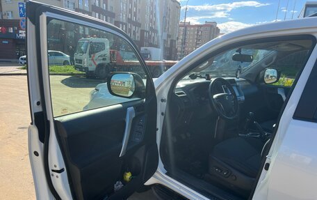 Toyota Land Cruiser Prado 150 рестайлинг 2, 2019 год, 5 700 000 рублей, 12 фотография