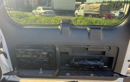 Toyota Land Cruiser Prado 150 рестайлинг 2, 2019 год, 5 700 000 рублей, 22 фотография