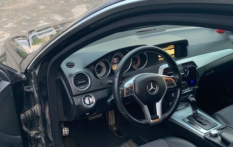 Mercedes-Benz C-Класс, 2011 год, 1 100 000 рублей, 4 фотография
