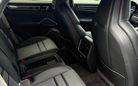 Porsche Cayenne III, 2022 год, 17 000 000 рублей, 4 фотография