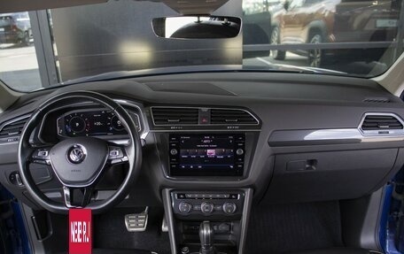 Volkswagen Tiguan II, 2019 год, 2 395 000 рублей, 19 фотография