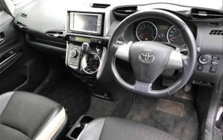 Toyota Wish II, 2011 год, 1 300 000 рублей, 25 фотография