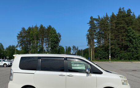 Toyota Voxy II, 2010 год, 1 695 000 рублей, 6 фотография