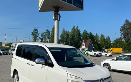 Toyota Voxy II, 2010 год, 1 695 000 рублей, 11 фотография