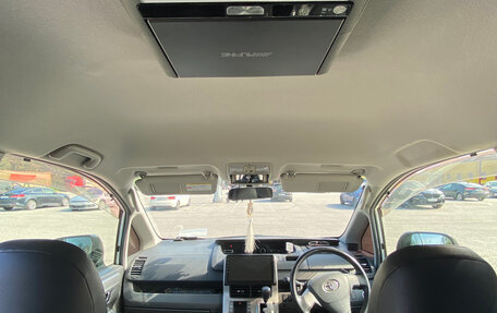 Toyota Voxy II, 2010 год, 1 695 000 рублей, 10 фотография