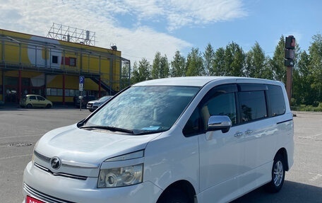 Toyota Voxy II, 2010 год, 1 695 000 рублей, 9 фотография