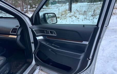 Ford Explorer VI, 2018 год, 2 750 000 рублей, 3 фотография