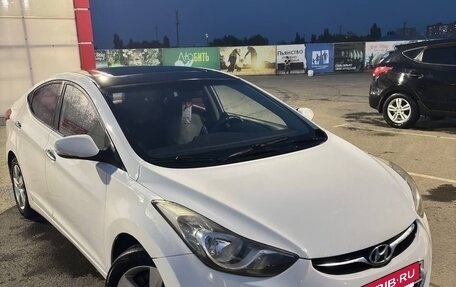 Hyundai Avante, 2012 год, 800 000 рублей, 2 фотография