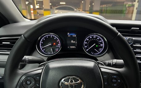 Toyota Camry, 2019 год, 2 800 000 рублей, 17 фотография