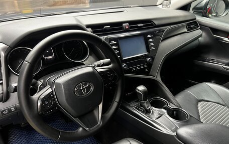 Toyota Camry, 2019 год, 2 800 000 рублей, 18 фотография