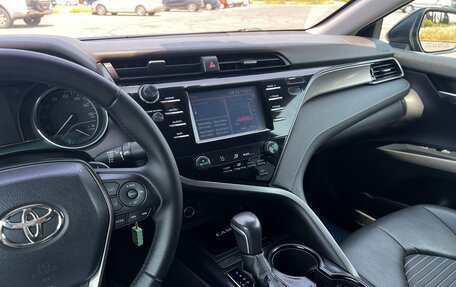 Toyota Camry, 2019 год, 2 800 000 рублей, 21 фотография