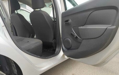 Renault Logan II, 2018 год, 370 000 рублей, 18 фотография