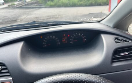 Toyota Ractis I, 2005 год, 600 000 рублей, 6 фотография