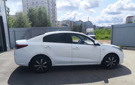 KIA Rio IV, 2018 год, 870 000 рублей, 3 фотография
