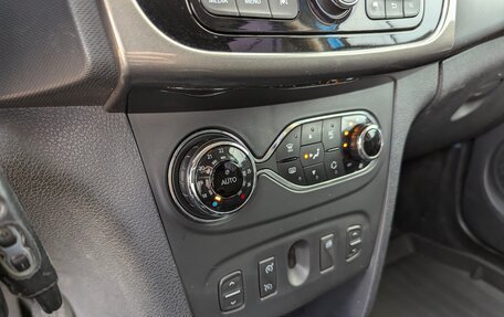 Renault Sandero II рестайлинг, 2014 год, 720 000 рублей, 21 фотография