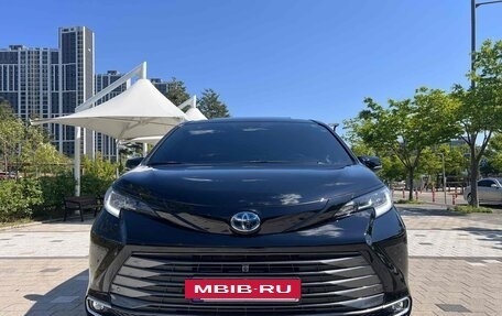 Toyota Sienna, 2022 год, 2 810 013 рублей, 2 фотография